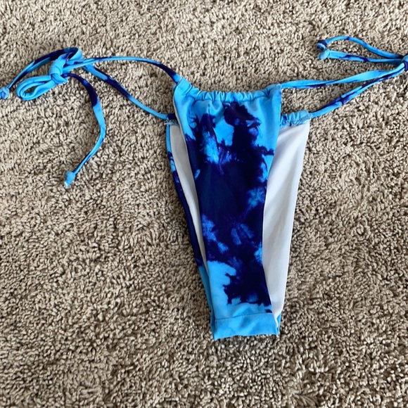 3 bathing suits - Picture 6 of 7
